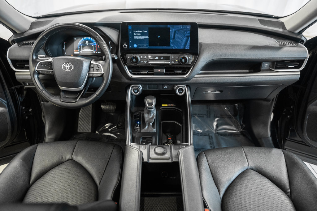 Used 2025 Toyota Grand Highlander AWD image 13