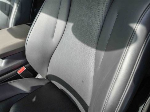 Used 2025 Kia Carnival image 25