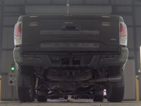 Used 2022 Toyota Tacoma TRD Off-Road w/ TRD Premium Off Road Package image 7