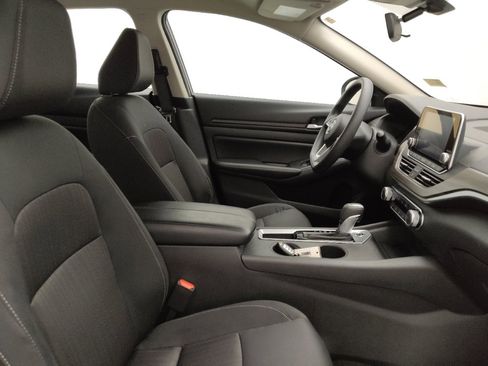 Used 2025 Nissan Altima 2.5 SV FWD image 21