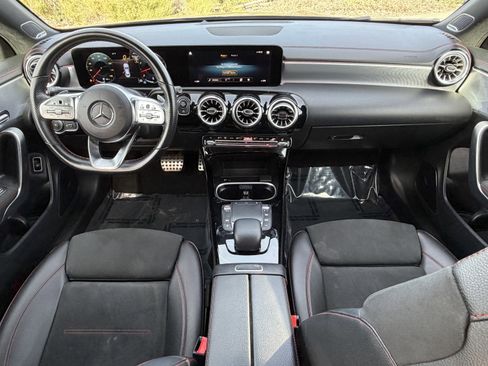 Used 2023 Mercedes-Benz CLA 250 image 30