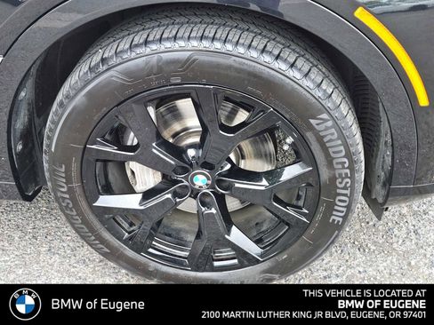 Used 2023 BMW X7 xDrive40i w/ Premium Package AWD/4WD image 9