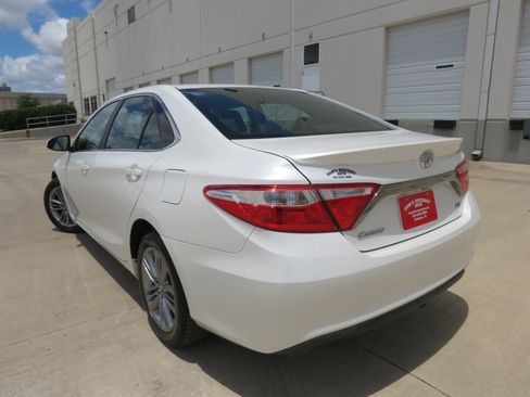 Used 2015 Toyota Camry SE FWD image 5