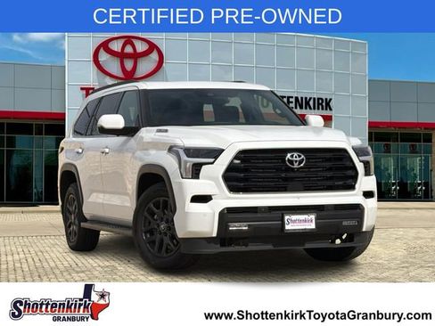 Used 2025 Toyota Sequoia SR5 AWD/4WD image 1
