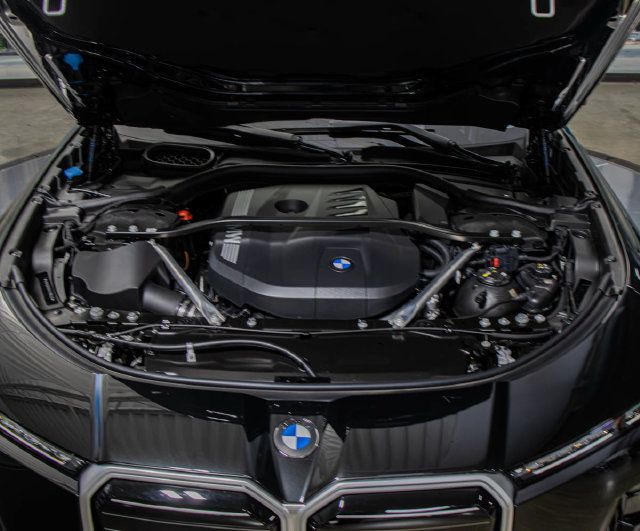 Used 2027 BMW 740i xDrive w/ Executive Package AWD/4WD image 5