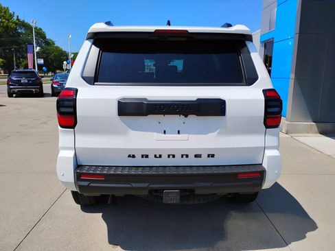 Used 2025 Toyota 4Runner TRD Off-Road AWD/4WD image 8