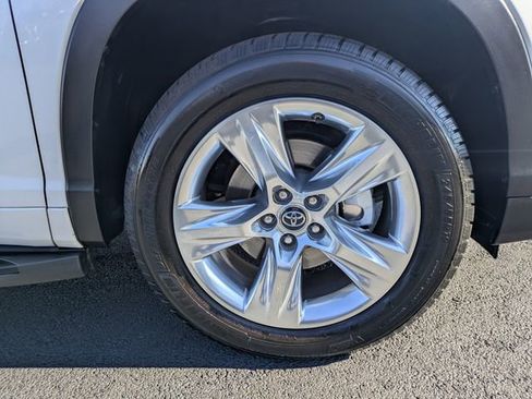 Used 2019 Toyota Highlander Limited image 11