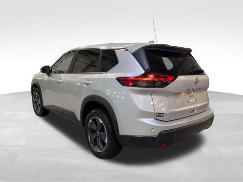 Used 2025 Nissan Rogue SV FWD image 3