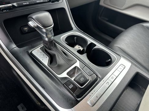 Used 2022 Kia Carnival LX image 32