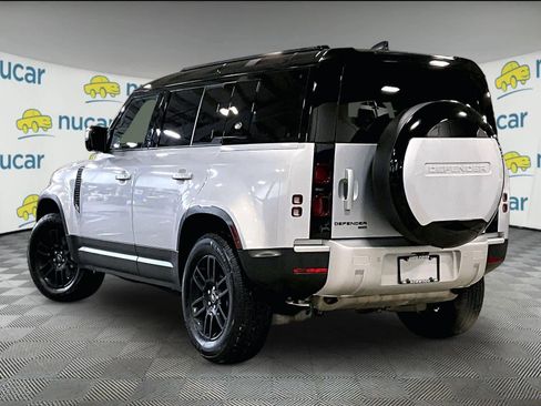 Used 2023 Land Rover Defender 110 SE image 4