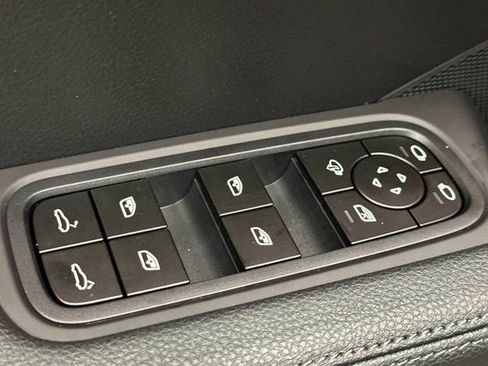 Certified 2025 Porsche Cayenne Coupe image 15