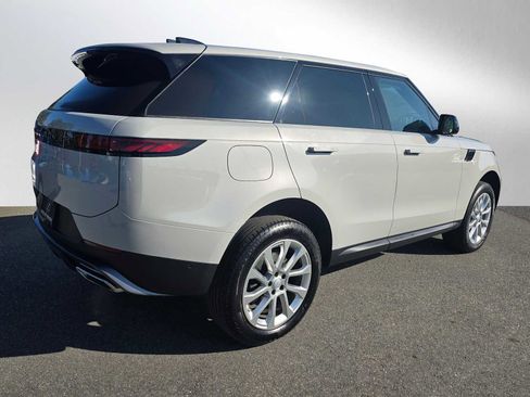 Used 2024 Land Rover Range Rover Sport SE image 3