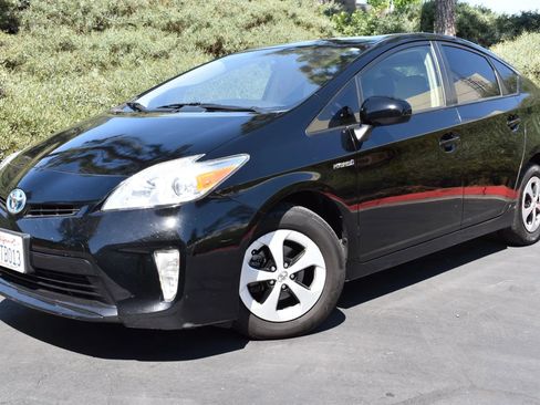 Used 2013 Toyota Prius Two FWD image 1