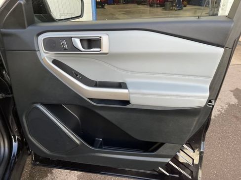 Used 2024 Ford Explorer XLT w/ Equipment Group 202A AWD/4WD image 43