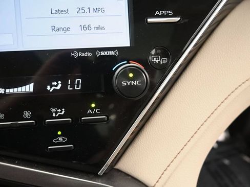 Used 2018 Toyota Camry XLE FWD image 30