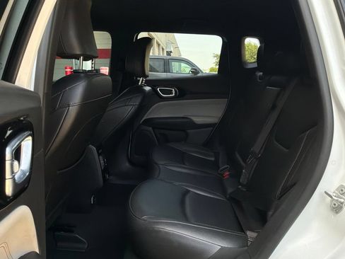 Used 2025 Jeep Compass Limited AWD/4WD image 12