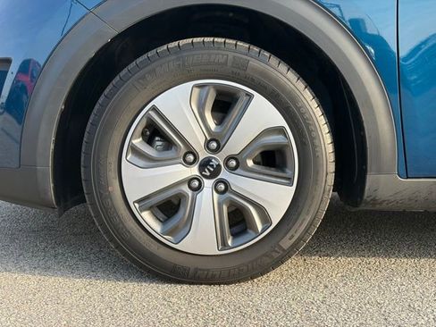 Used 2019 Kia Niro LX image 11