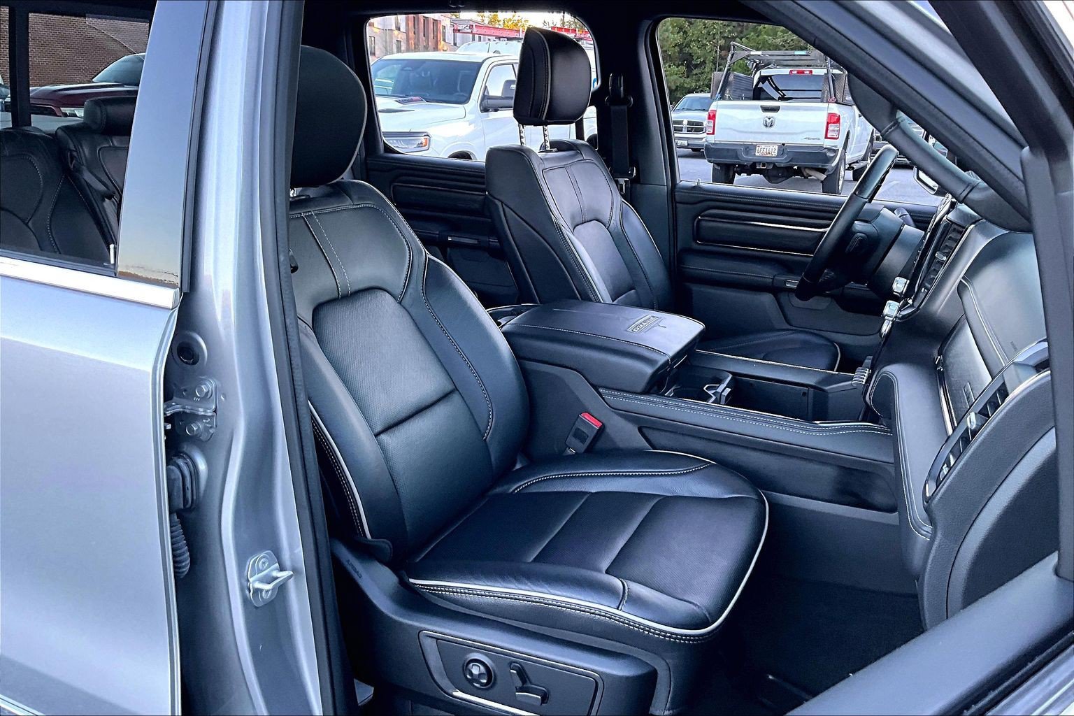 Used 2022 RAM 1500 Limited AWD/4WD image 7