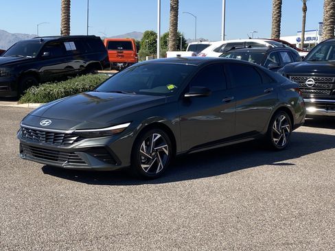 Certified 2025 Hyundai Elantra Sport image 7