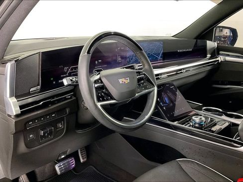 Used 2025 Cadillac Escalade Sport AWD/4WD image 16