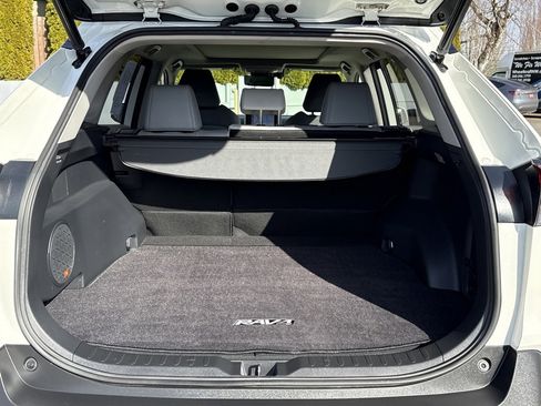 Used 2019 Toyota RAV4 Limited image 8