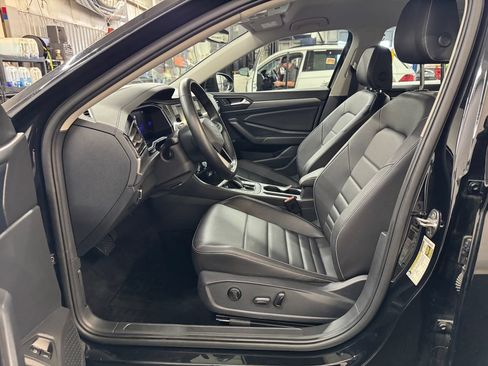 Used 2024 Volkswagen Jetta SE FWD image 14