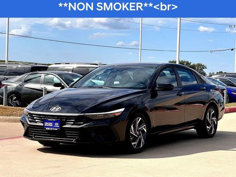 Used 2025 Hyundai Elantra Sport image 6