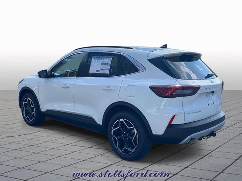 New 2026 Ford Escape Platinum w/ Premium Technology Package AWD/4WD image 4