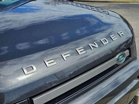 Used 2023 Land Rover Defender 130 X-Dynamic SE image 13