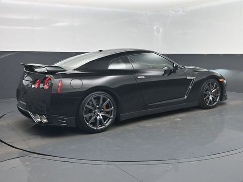 Used 2012 Nissan GT-R Premium image 3