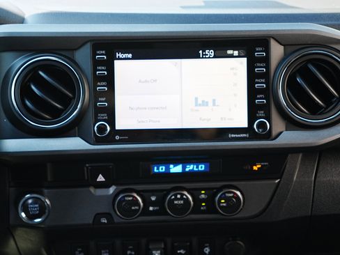 Used 2022 Toyota Tacoma TRD Off-Road image 16