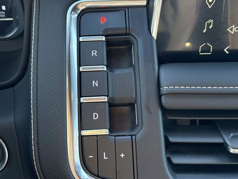 Certified 2024 GMC Yukon XL SLT w/ SLT Luxury Package image 20