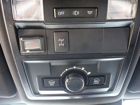 Used 2021 Toyota Tacoma TRD Off-Road w/ Technology Package AWD/4WD image 31
