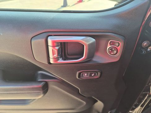 Used 2020 Jeep Gladiator Rubicon w/ Cold Weather Group AWD/4WD image 13