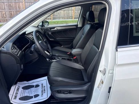 Used 2023 Volkswagen Tiguan SE w/ Panoramic Sunroof Package AWD/4WD image 12