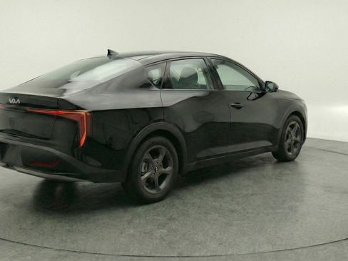 Used 2025 Kia K4 LXS image 9