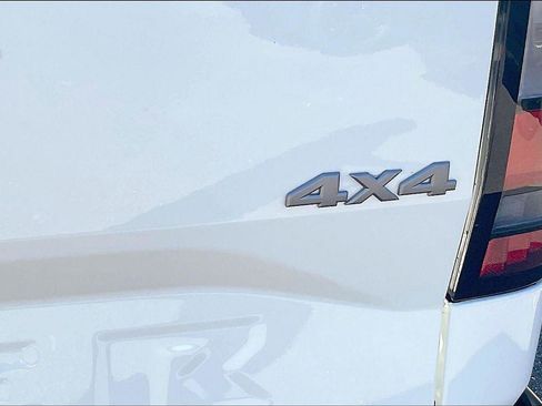 New 2026 Nissan Frontier S w/ Tow Package AWD/4WD image 12