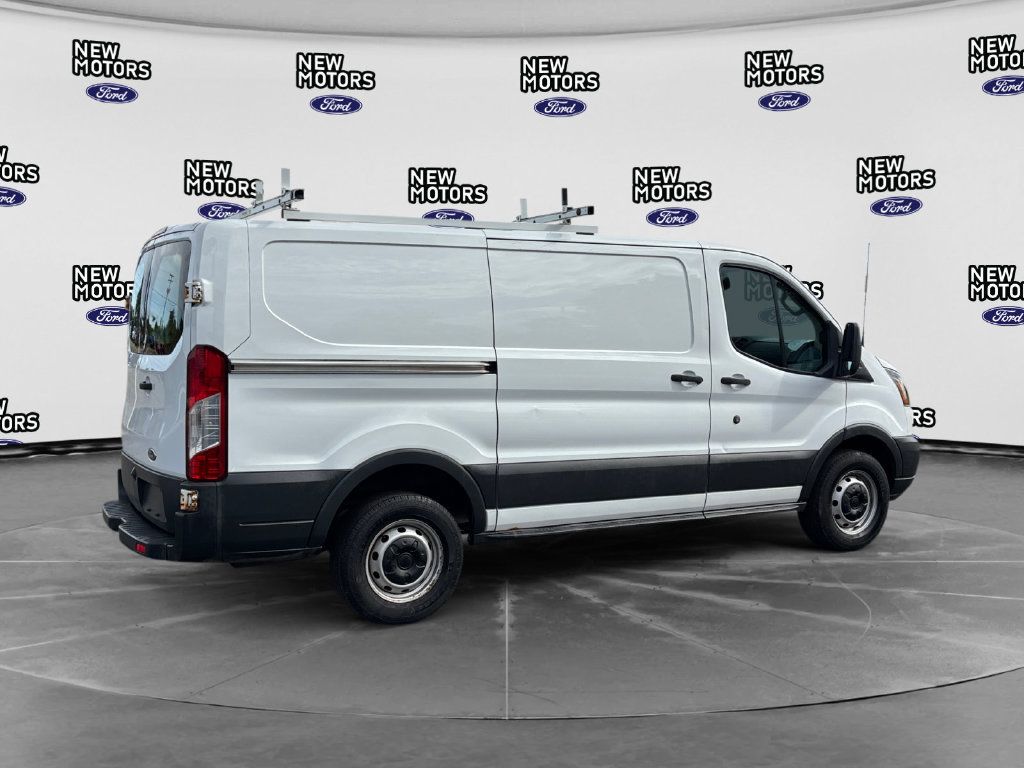 Used 2017 Ford Transit 250 130 Low Roof RWD image 5