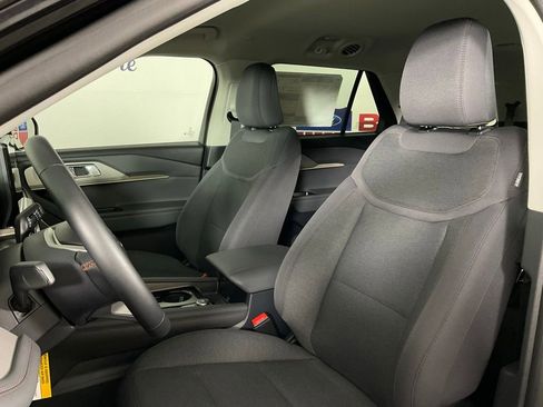 New 2026 Ford Explorer Active RWD image 14