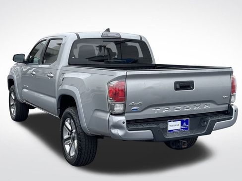 Used 2017 Toyota Tacoma Limited image 4