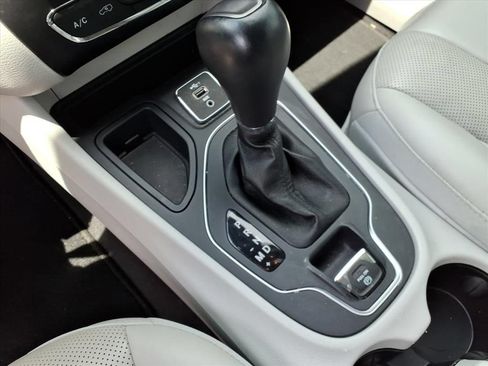 Used 2022 Jeep Cherokee Latitude Lux w/ Sun & Sound Group FWD image 16