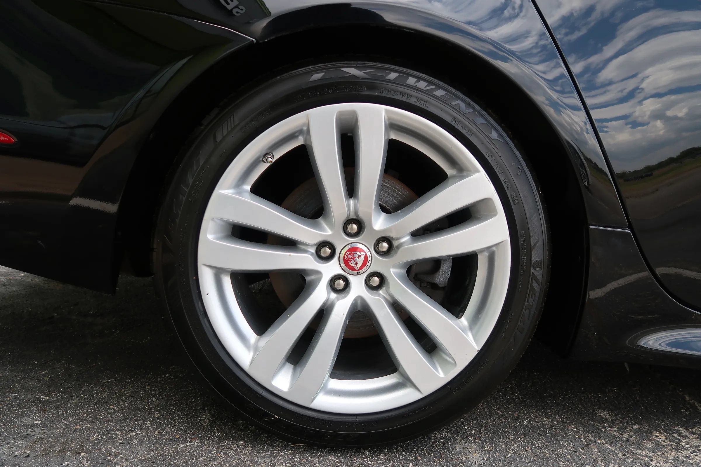 Used 2017 Jaguar XJ R-Sport RWD image 52