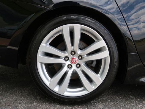 Used 2017 Jaguar XJ R-Sport image 52