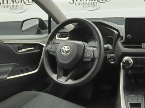 Used 2025 Toyota RAV4 XLE AWD/4WD image 16