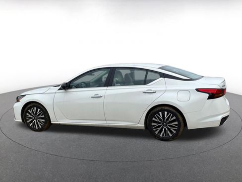 Used 2025 Nissan Altima 2.5 SV image 9