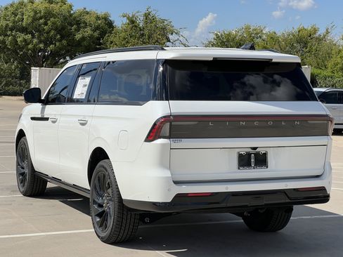New 2025 Lincoln Navigator L Reserve w/ Jet Appearance Package image 7