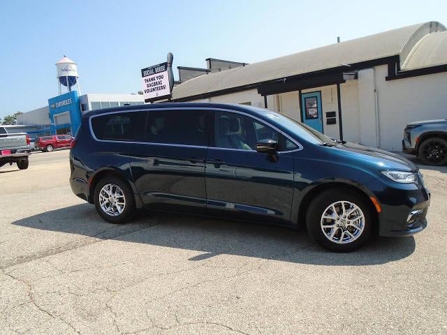 Used 2025 Chrysler Pacifica Select FWD image 5