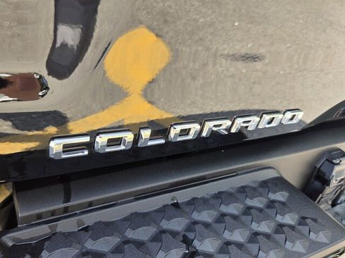 Used 2024 Chevrolet Colorado Z71 AWD/4WD image 32