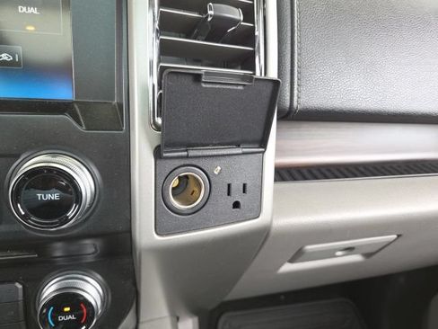 Used 2015 Ford F150 Lariat w/ Equipment Group 502A Luxury AWD/4WD image 21