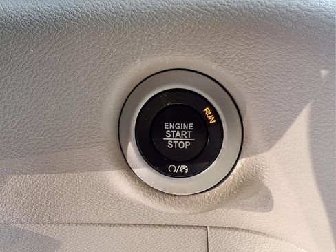 Used 2024 Chrysler Pacifica Touring-L FWD image 14